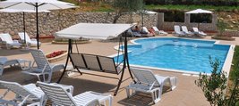 neues Schwimmbad direkt neben den Apartments